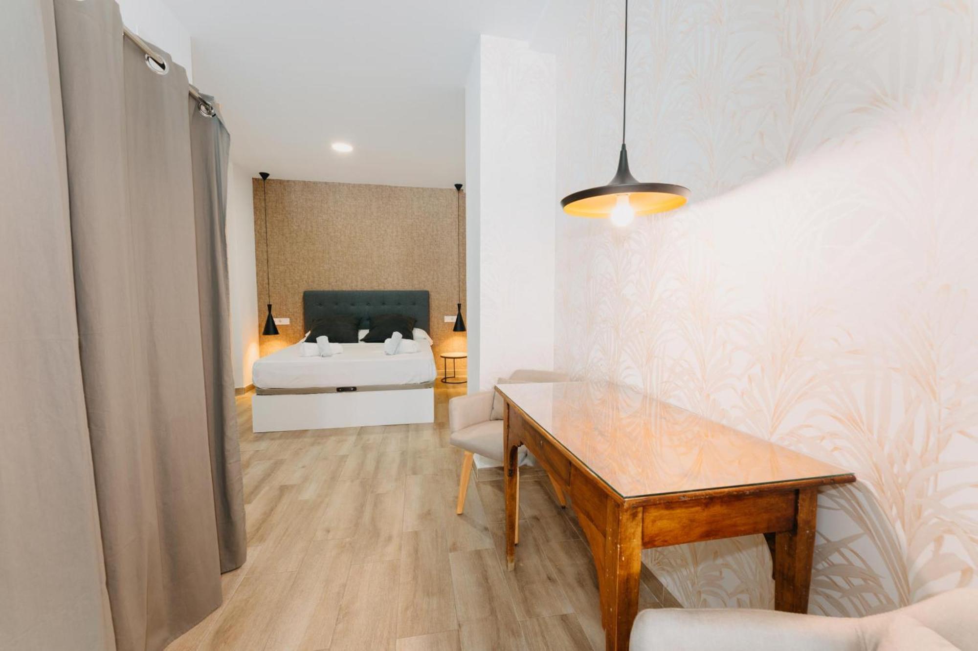 Coverlin Apartamentos San Francisco Malaga Room photo