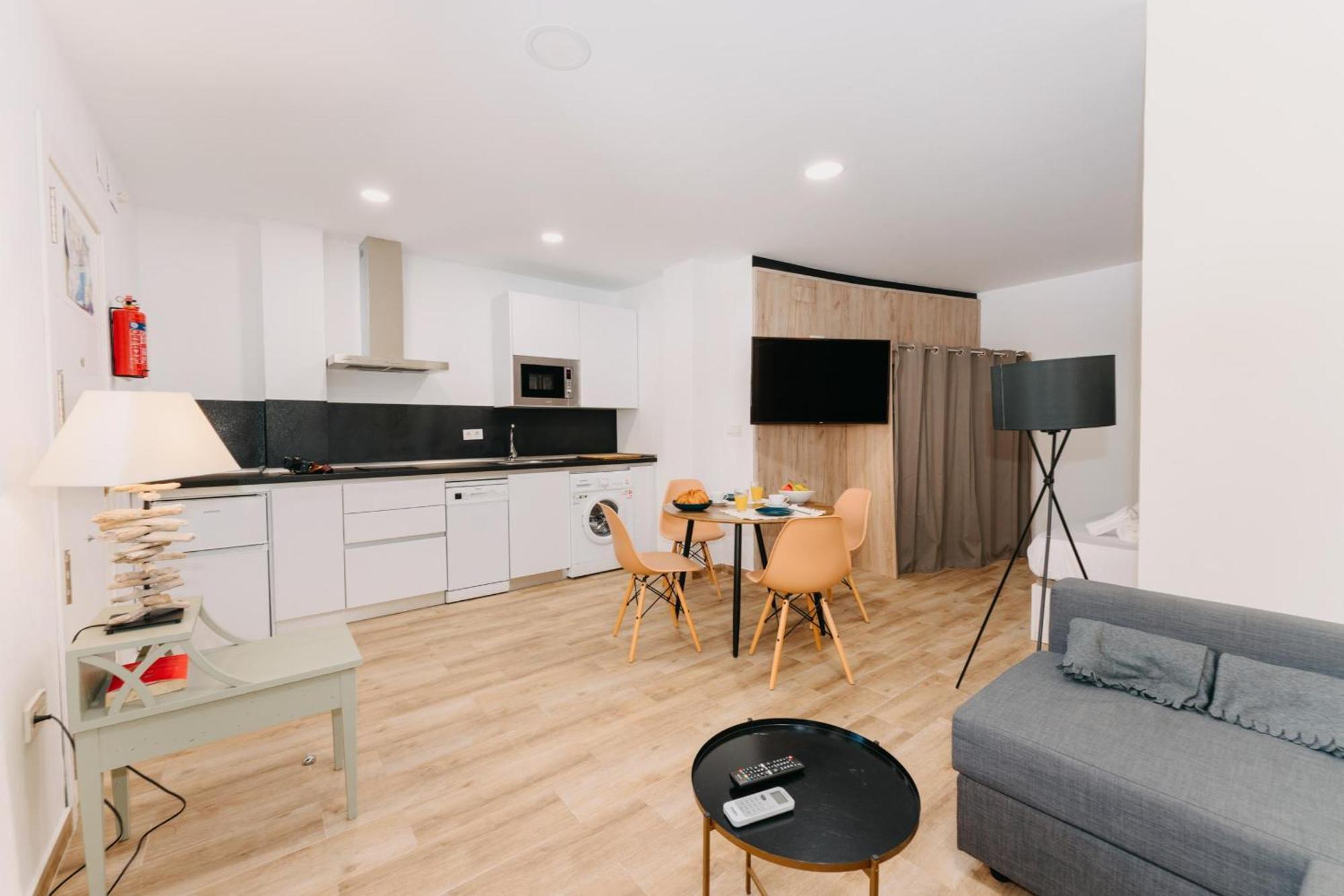 Coverlin Apartamentos San Francisco Malaga Room photo
